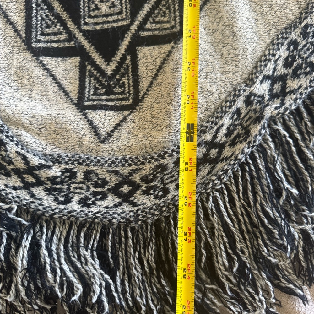 Yahada Poncho Sweater with Fringe - Picture 11 of 11